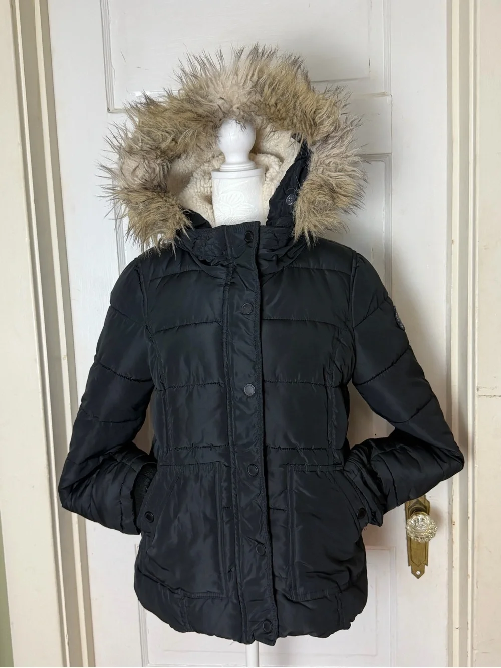 American Eagle Puffer Jacket With Faux Fur Lined Hood NWOT